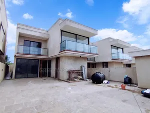 5bdrm House in Lakeside, Ashaley Botwe for sale