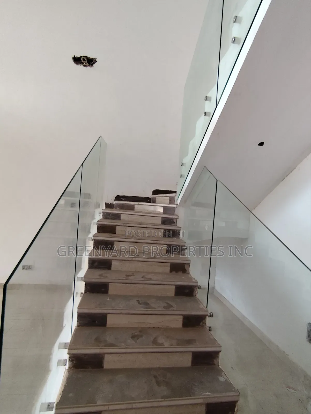 5bdrm House in Lakeside, Ashaley Botwe for sale