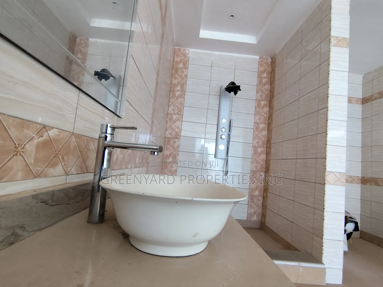 5bdrm House in Lakeside, Ashaley Botwe for sale