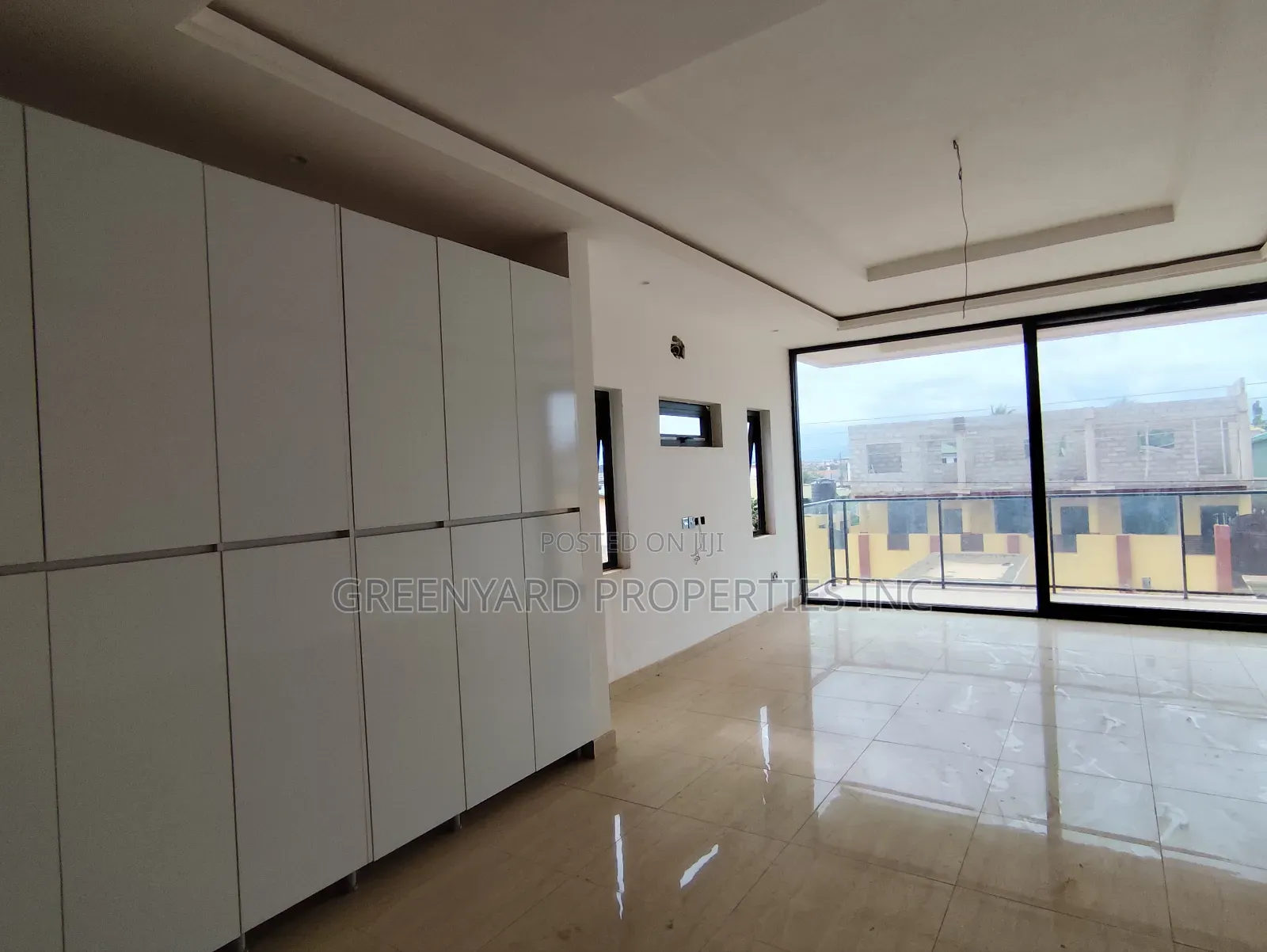 5bdrm House in Lakeside, Ashaley Botwe for sale