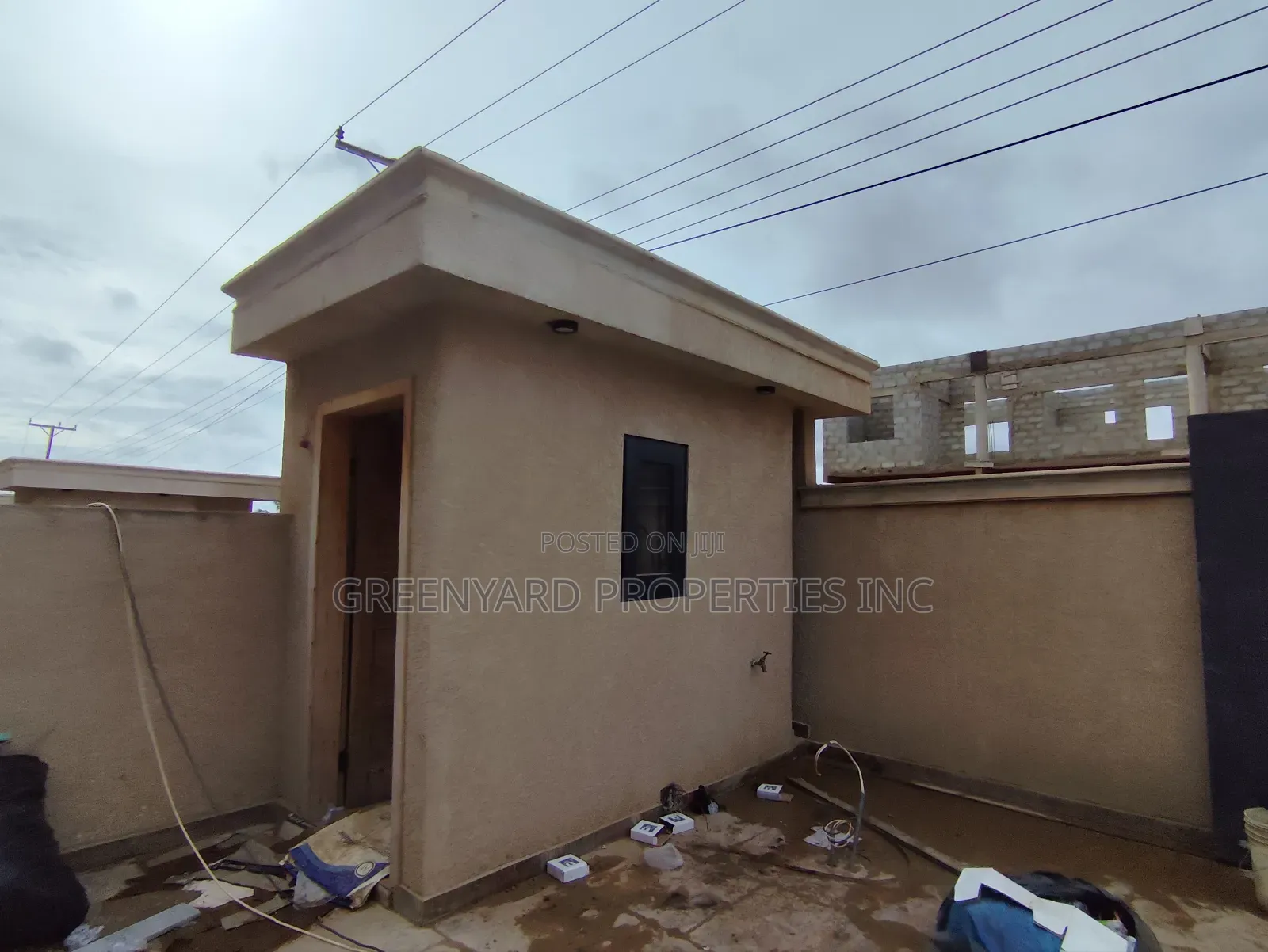 5bdrm House in Lakeside, Ashaley Botwe for sale