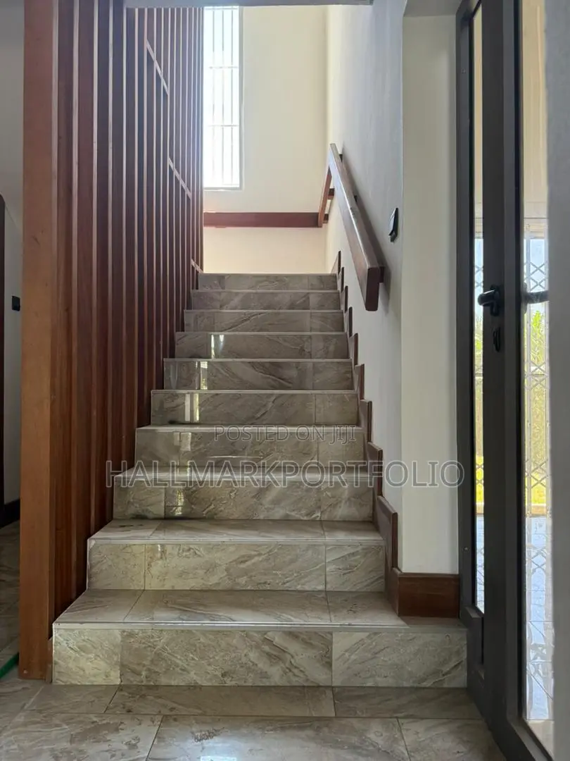 5bdrm House in American Embassy, Cantonments for rent