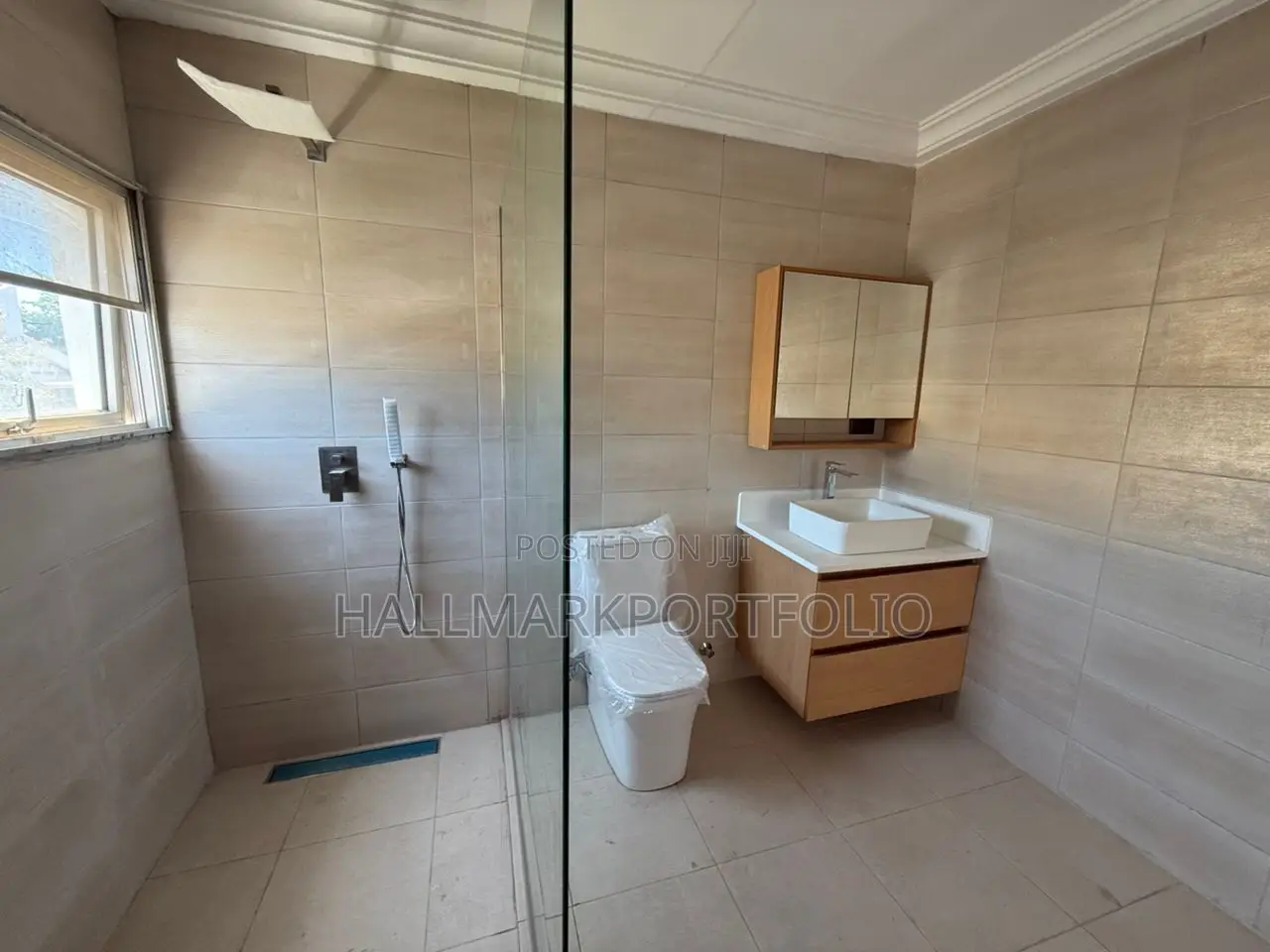 5bdrm House in American Embassy, Cantonments for rent