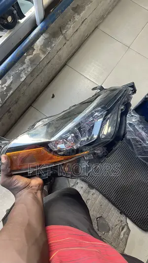Toyota Corolla2014, 2015,2016,2017,2018,2019 Headlight Pair
