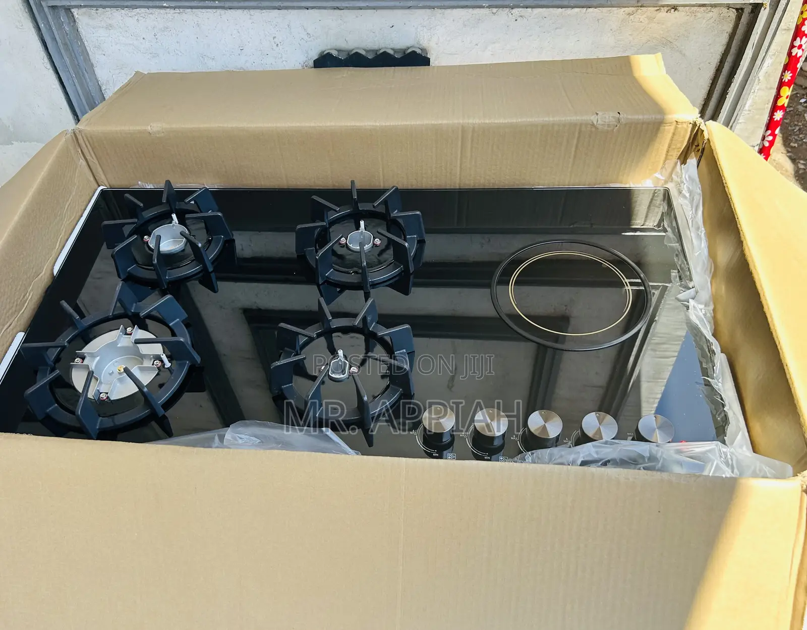 Affordable Kenwood 90cm 4 Gas + 1 Electric Burner.