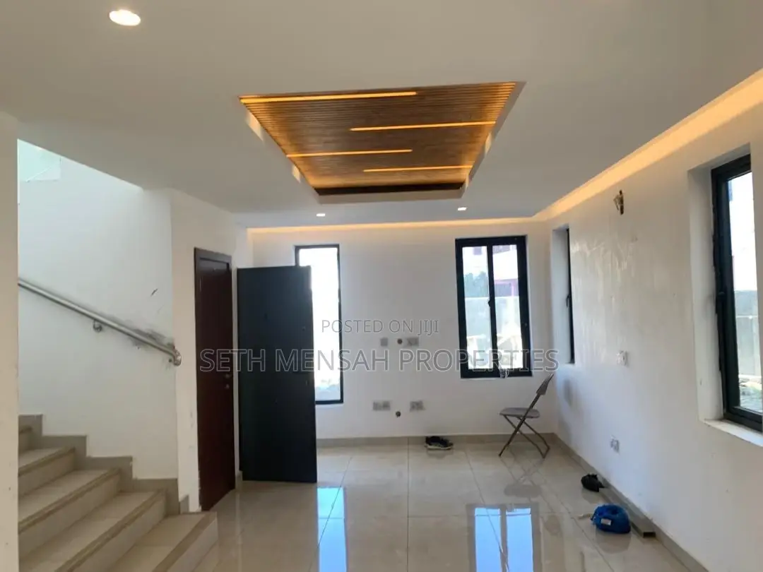 4bdrm House in Skm, Adjiriganor for sale