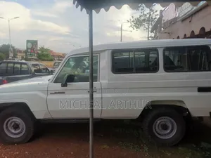 Toyota Land Cruiser 2013 White