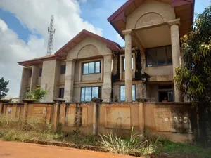20bdrm Block of Flats in Ejisu, Kumasi Metropolitan for sale