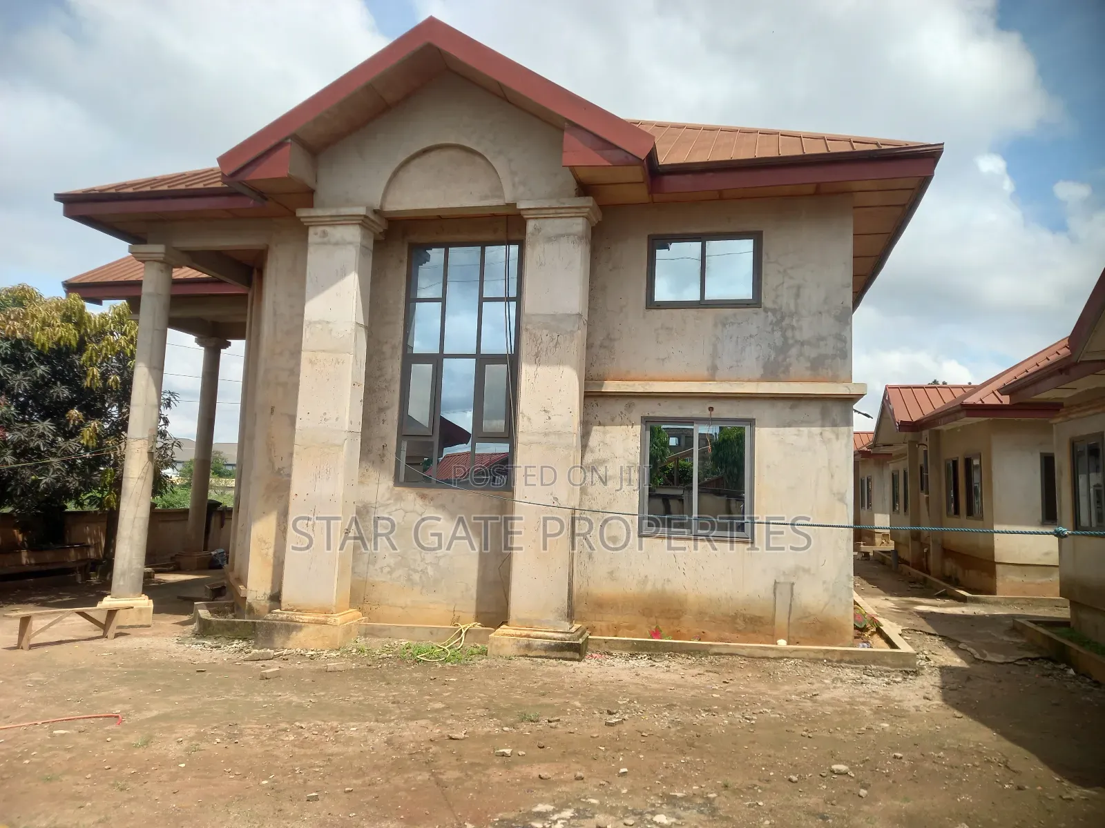 20bdrm Block of Flats in Ejisu, Kumasi Metropolitan for sale