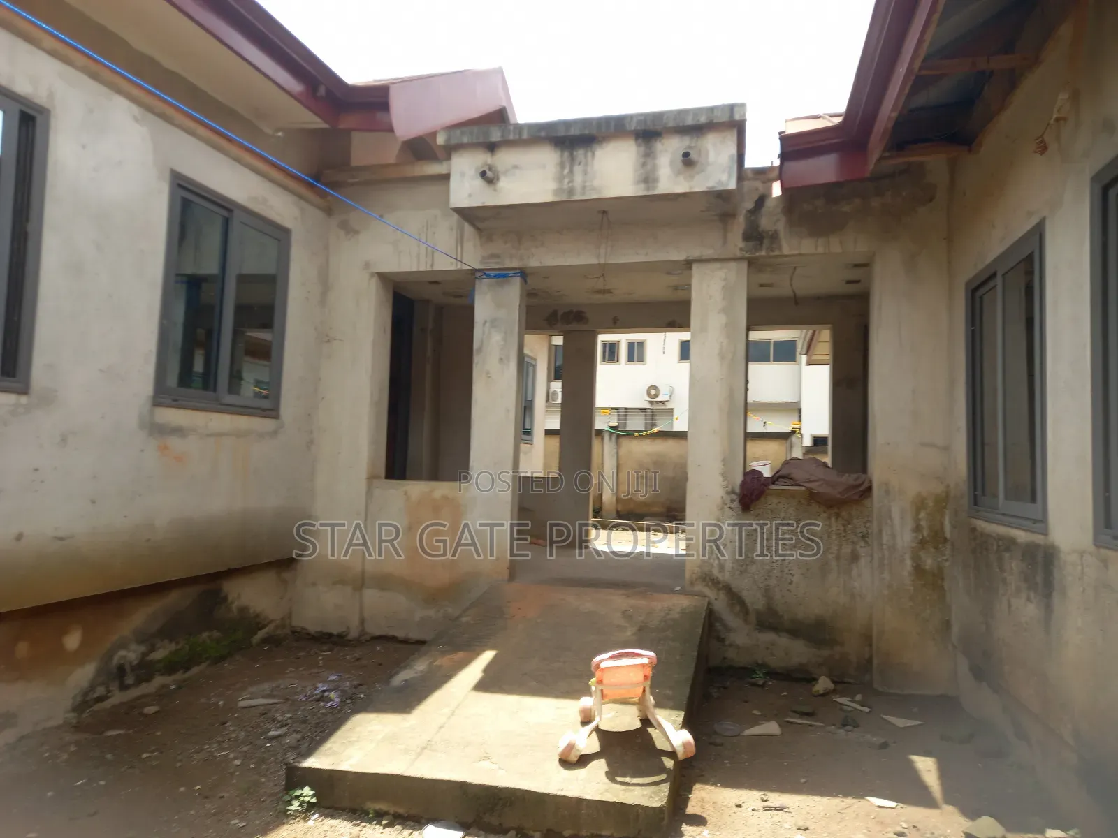 20bdrm Block of Flats in Ejisu, Kumasi Metropolitan for sale
