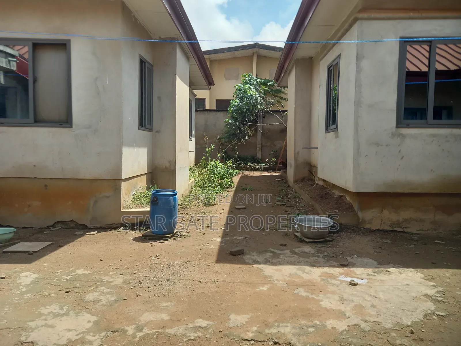 20bdrm Block of Flats in Ejisu, Kumasi Metropolitan for sale