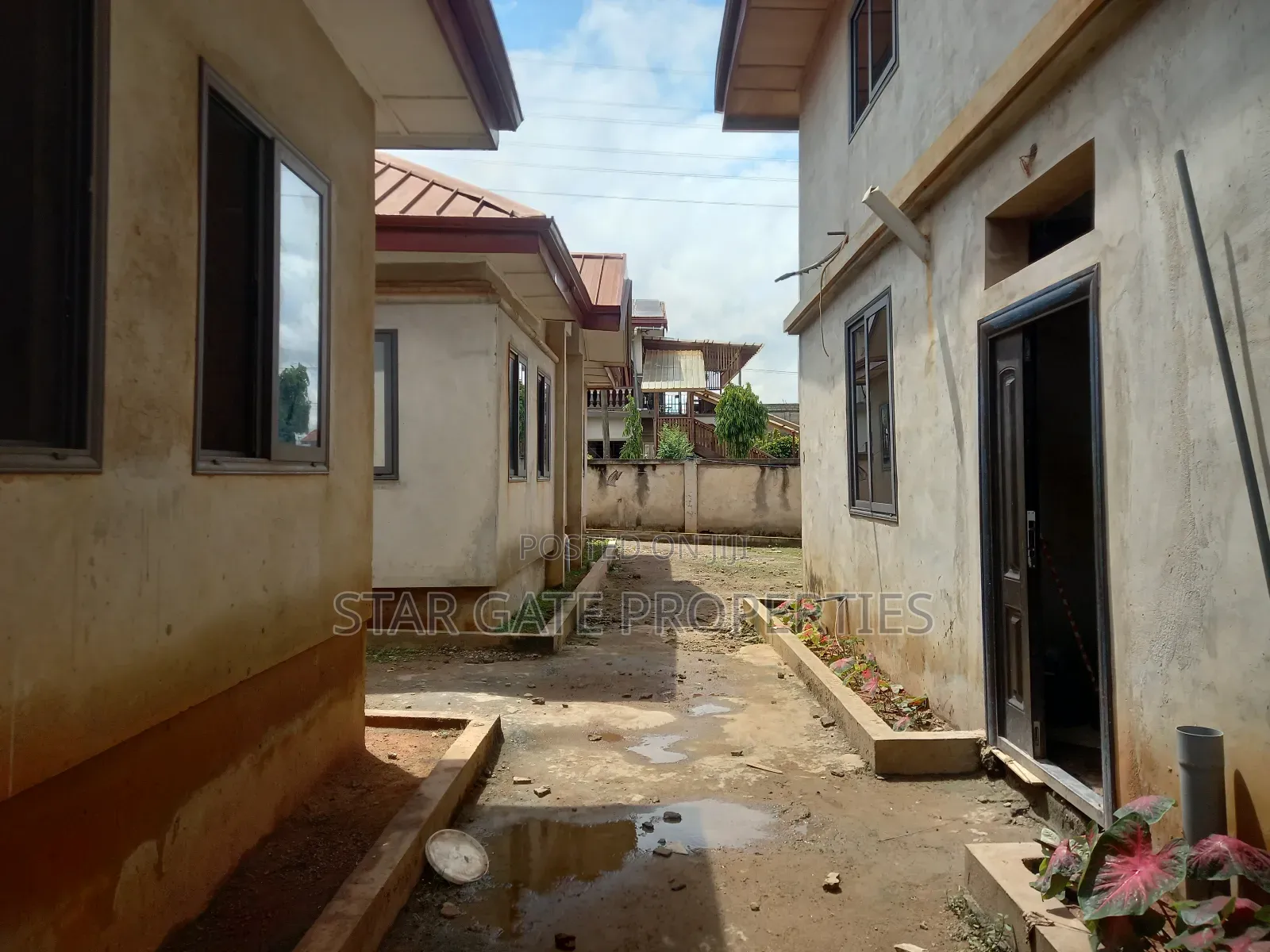 20bdrm Block of Flats in Ejisu, Kumasi Metropolitan for sale
