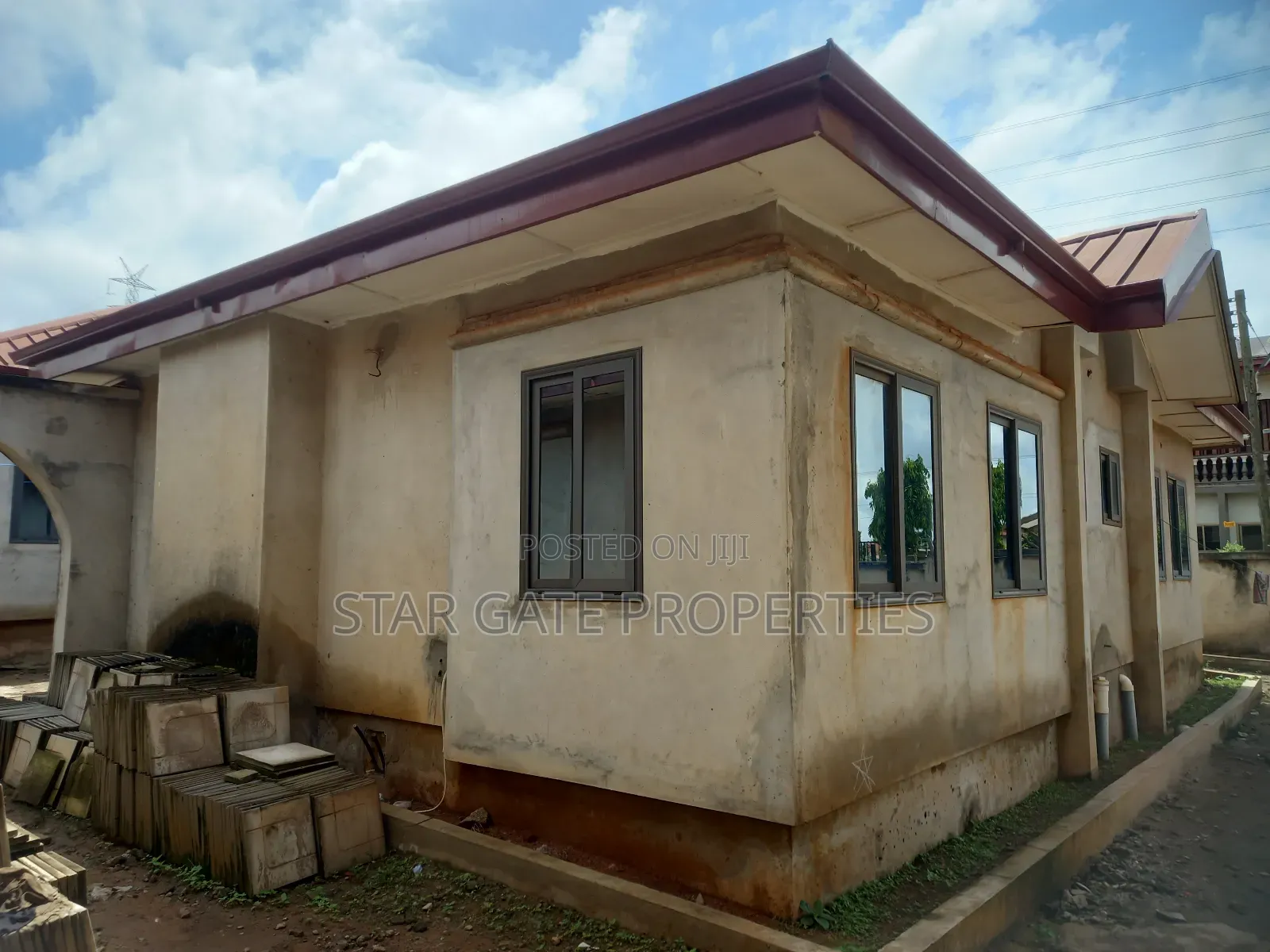 20bdrm Block of Flats in Ejisu, Kumasi Metropolitan for sale