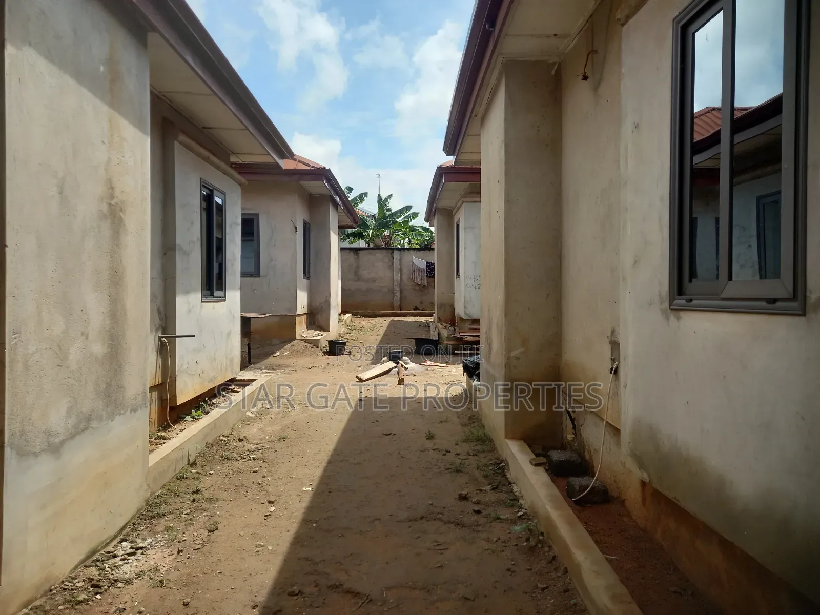 20bdrm Block of Flats in Ejisu, Kumasi Metropolitan for sale
