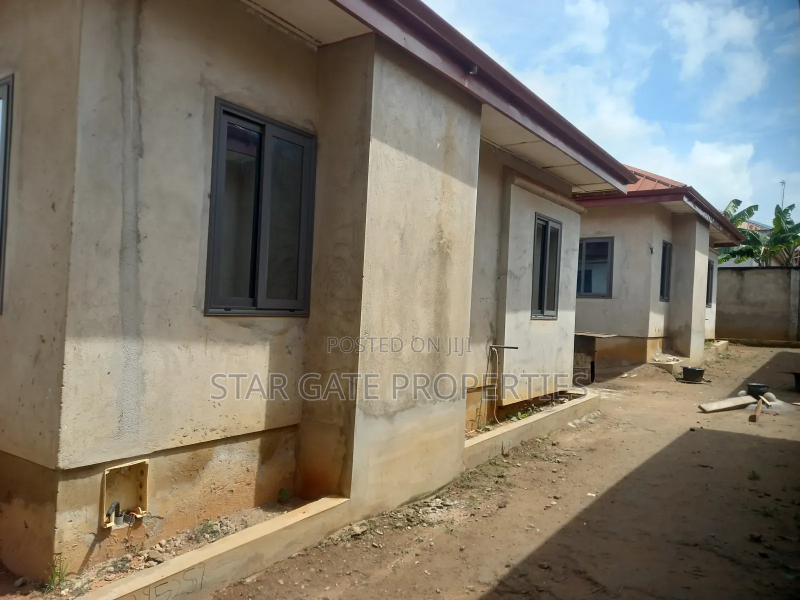 20bdrm Block of Flats in Ejisu, Kumasi Metropolitan for sale