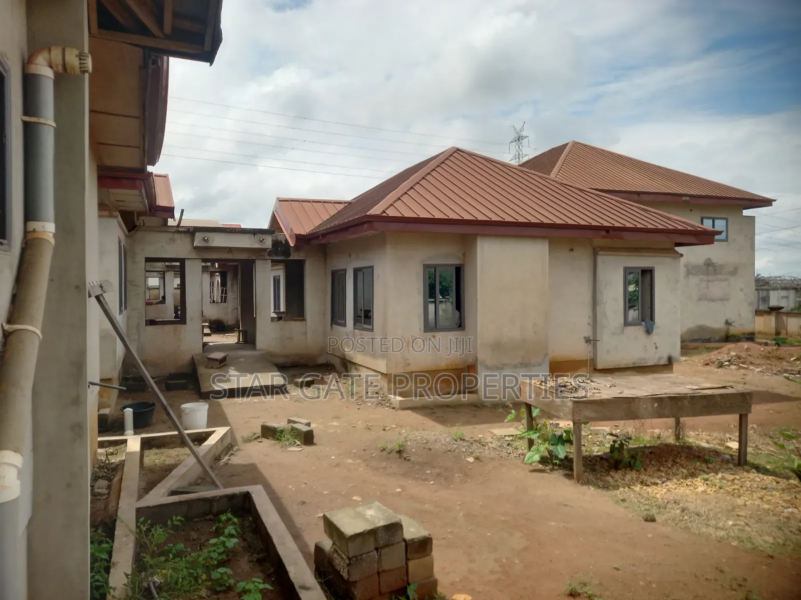 20bdrm Block of Flats in Ejisu, Kumasi Metropolitan for sale
