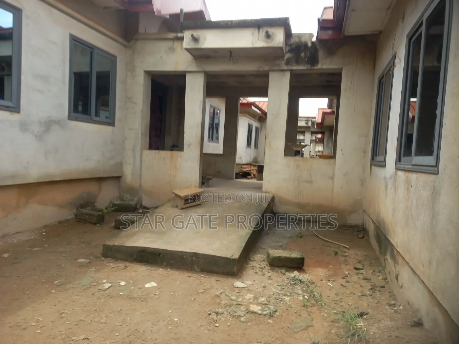 20bdrm Block of Flats in Ejisu, Kumasi Metropolitan for sale