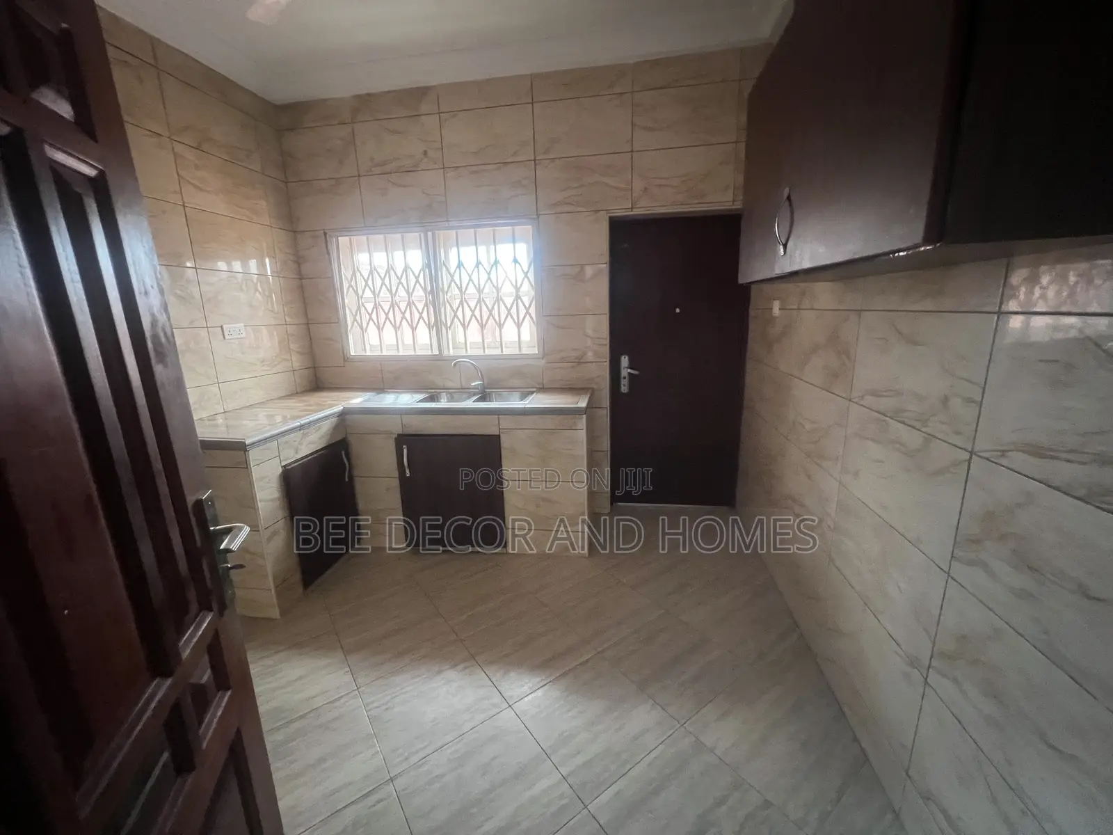 3bdrm Apartment in Bee Decor & Homes, Old Ashomang for rent