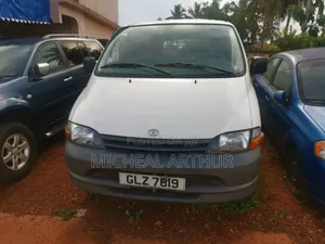 Toyota HiAce 2014 White