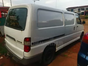 Toyota HiAce 2014 White