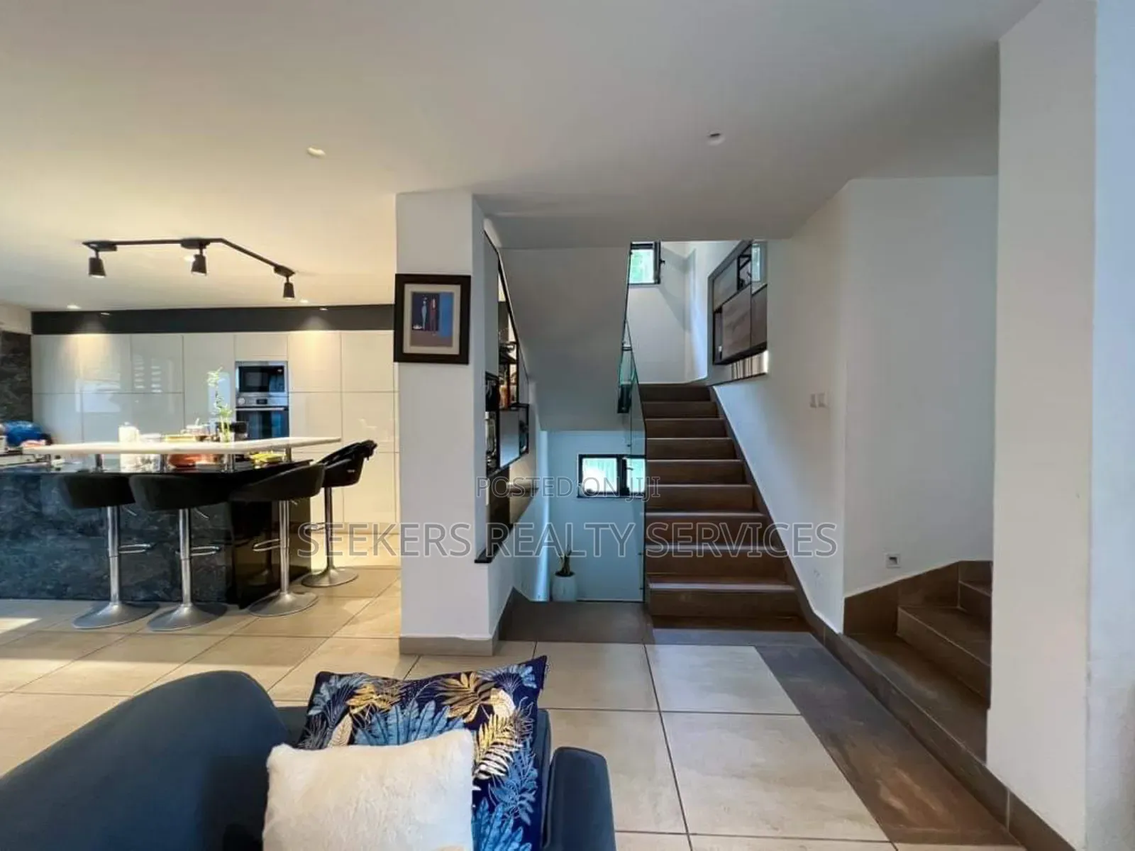 Furnished 5bdrm Townhouse/Terrace in Seekers Realty, Cantonments