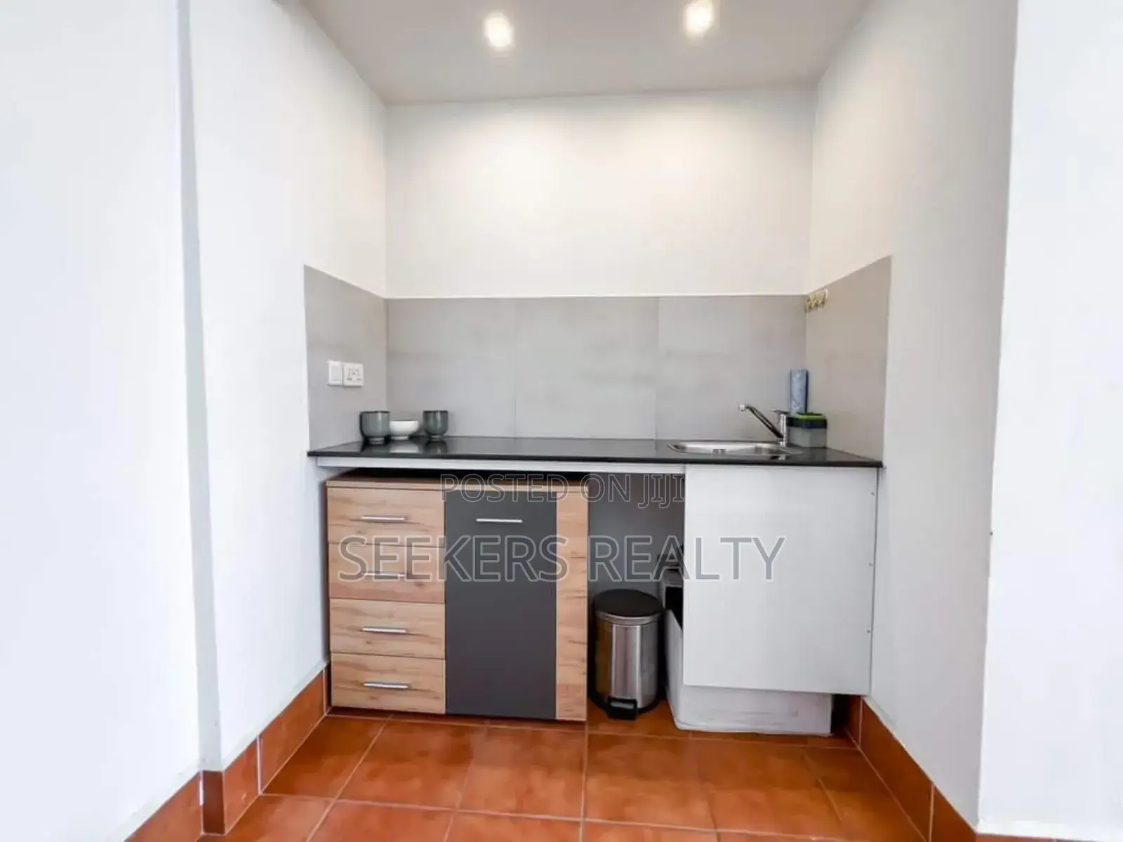 Furnished 5bdrm Townhouse/Terrace in Seekers Realty, Cantonments