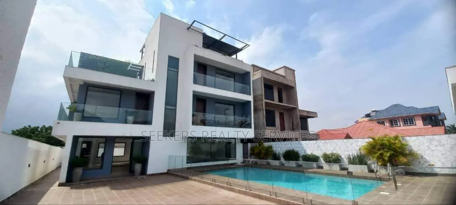 6bdrm Mansion in Seekers Realty, Adjiriganor for sale
