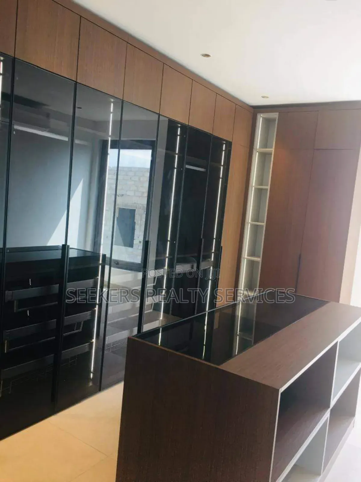 6bdrm Mansion in Seekers Realty, Adjiriganor for sale
