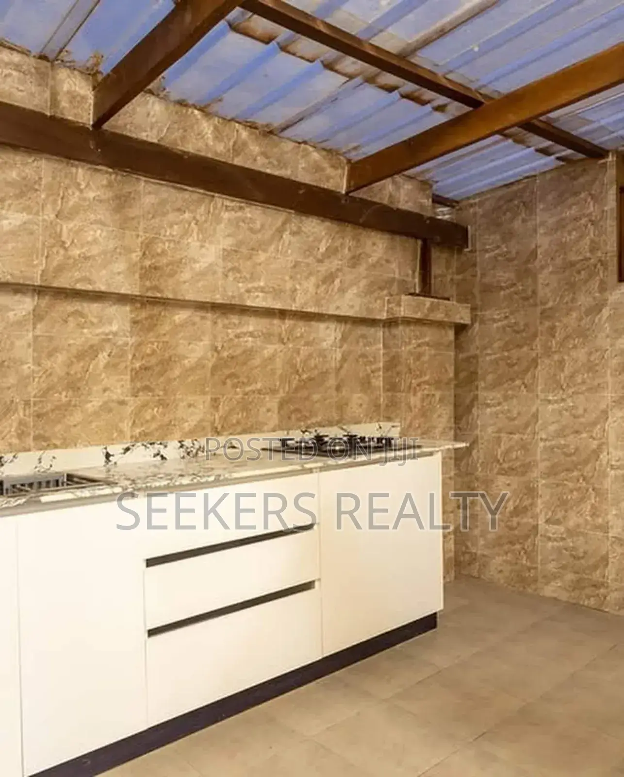 3bdrm Townhouse / Terrace in Seekers Realty, Haatso for rent
