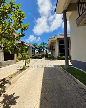 4bdrm Townhouse / Terrace in Seekers Realty, Cantonments for rent
