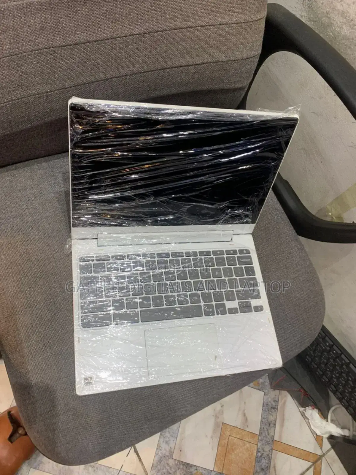 New Laptop Lenovo Chromebook C330 4GB Intel SSD 60GB