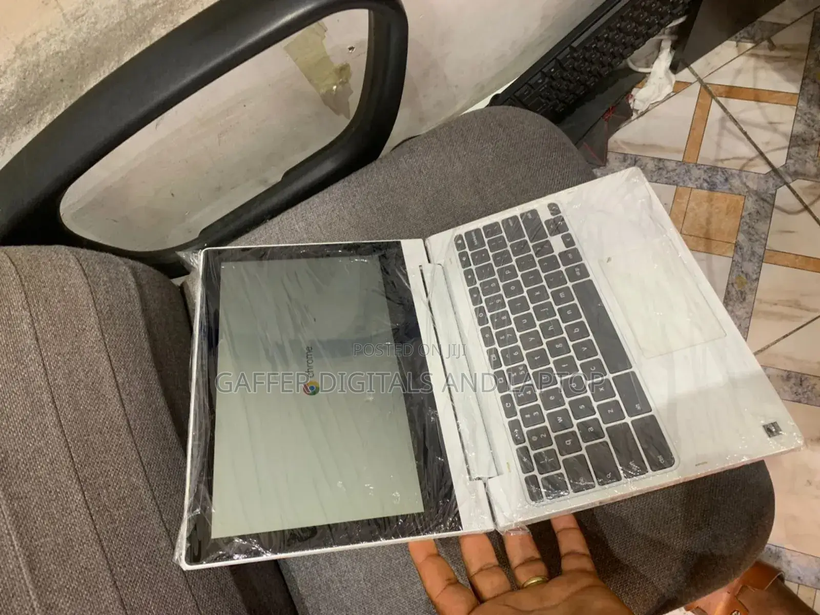 New Laptop Lenovo Chromebook C330 4GB Intel SSD 60GB