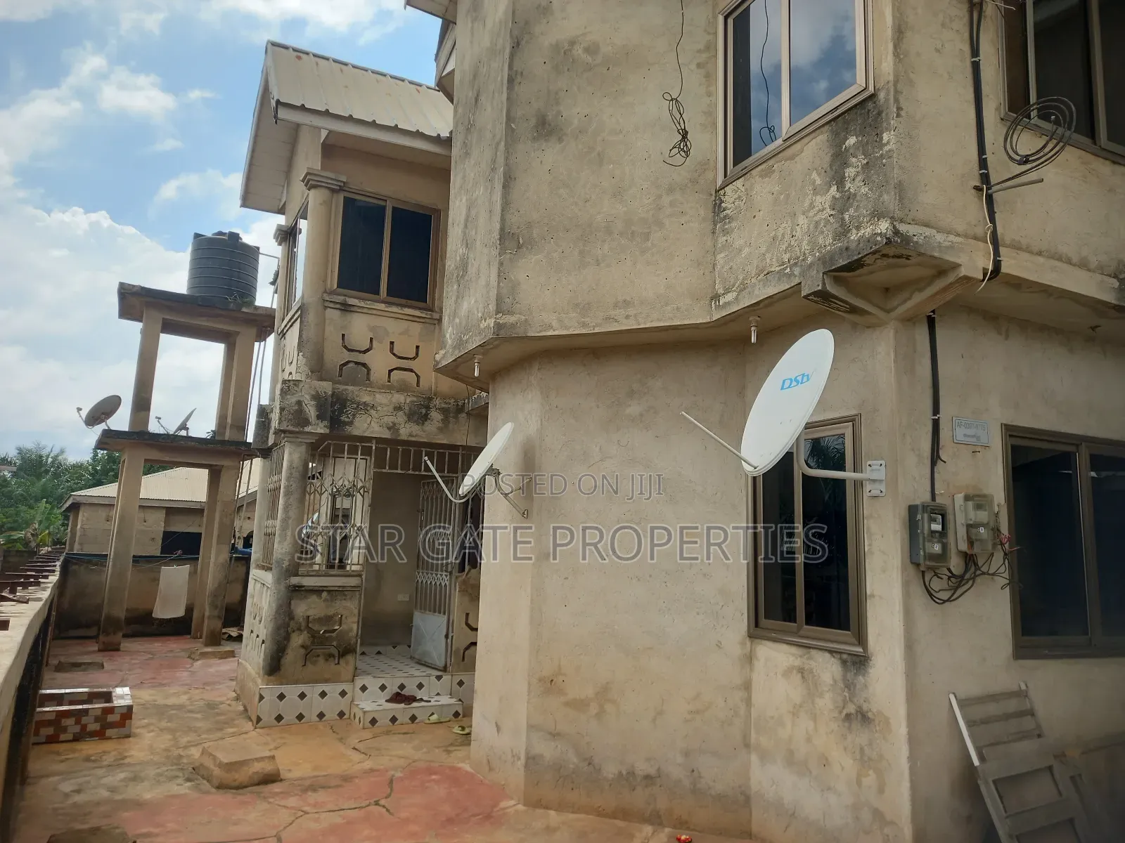 8bdrm House in Kronum Bonsie, Kumasi Metropolitan for sale