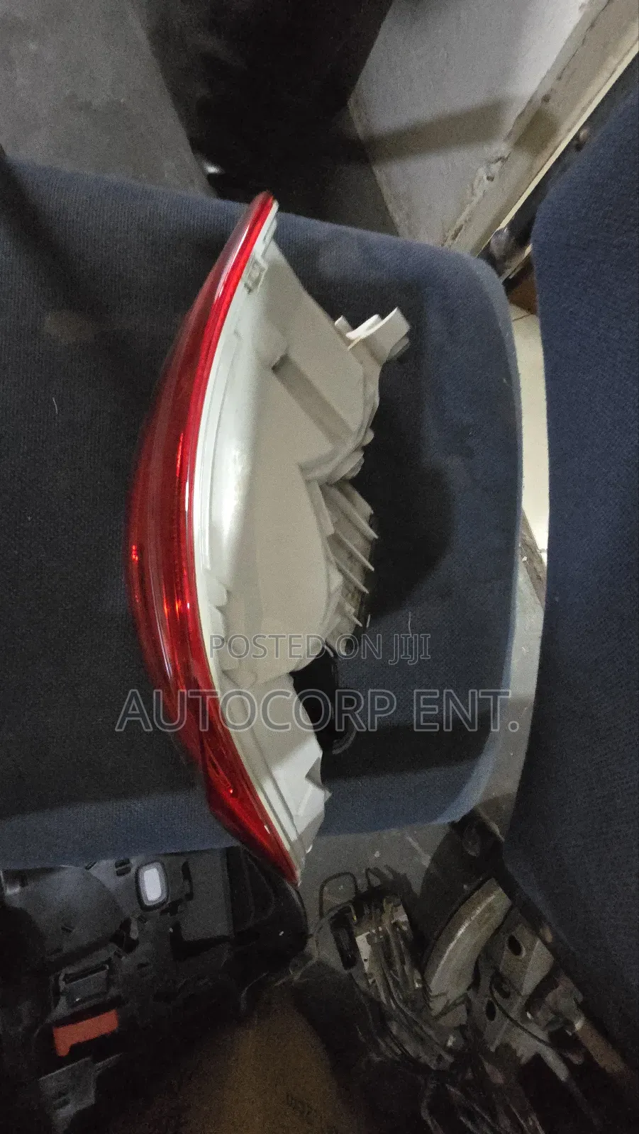 2017-2019 Jaguar XE (X760) Taillight