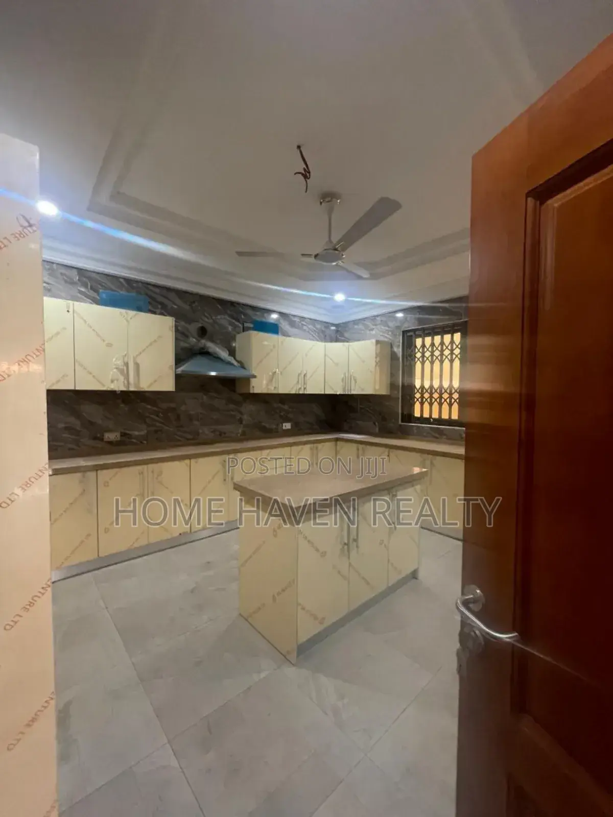5bdrm Mansion in Dzorwulu for rent
