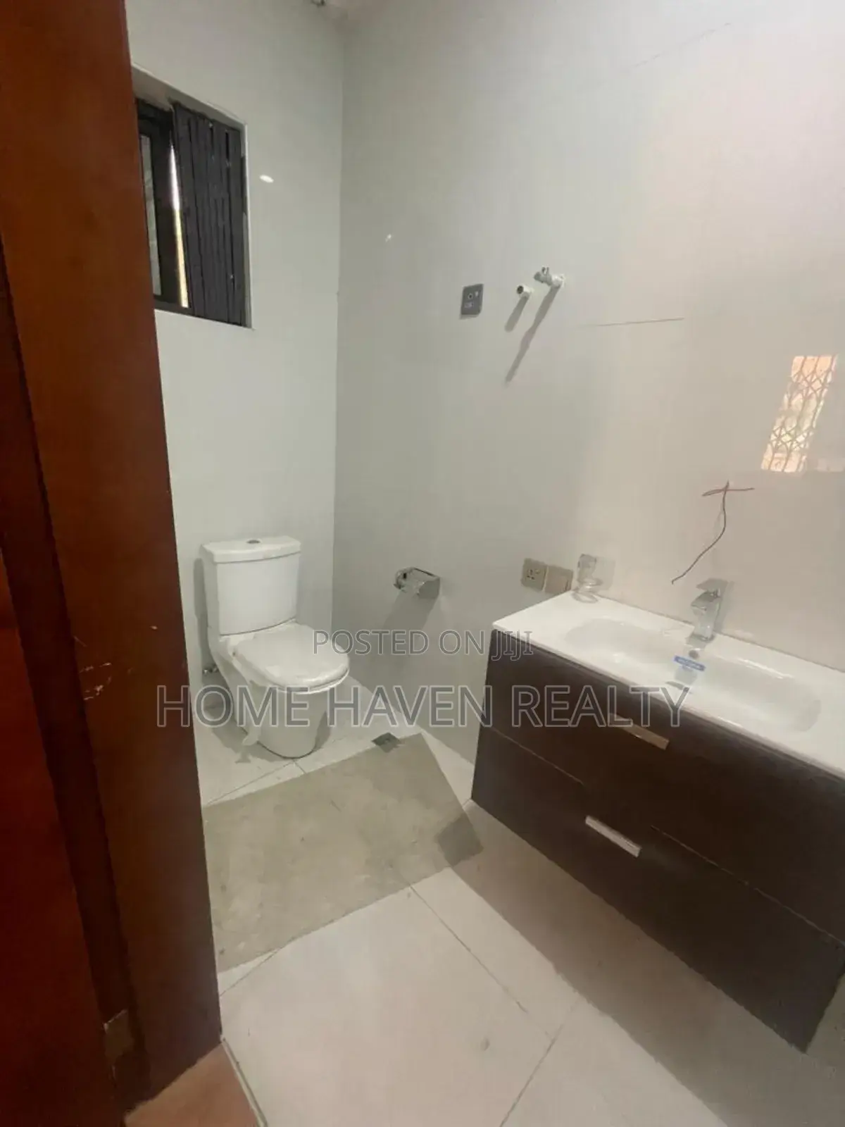 5bdrm Mansion in Dzorwulu for rent