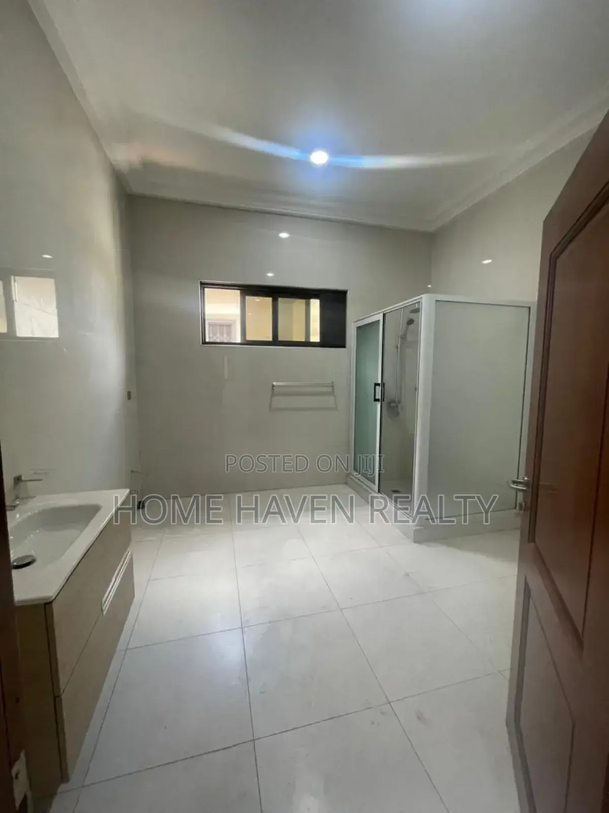 5bdrm Mansion in Dzorwulu for rent