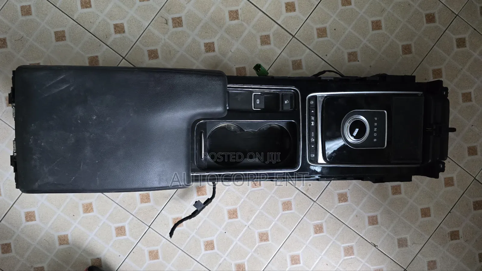 2017 - 2020 Jaguar Xe/ Xf/ F Pace Center Console Assembly