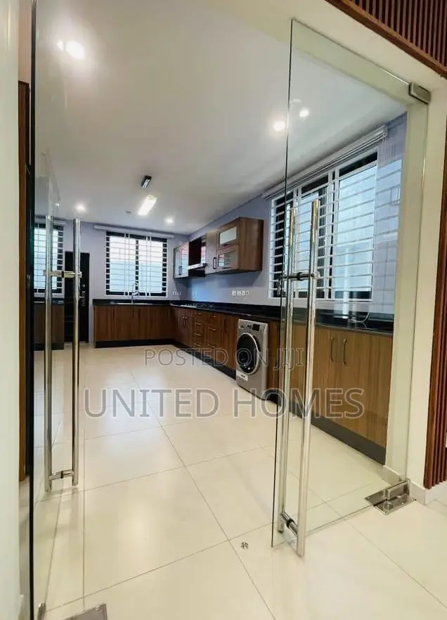 5bdrm House in Airport Residential Area for sale