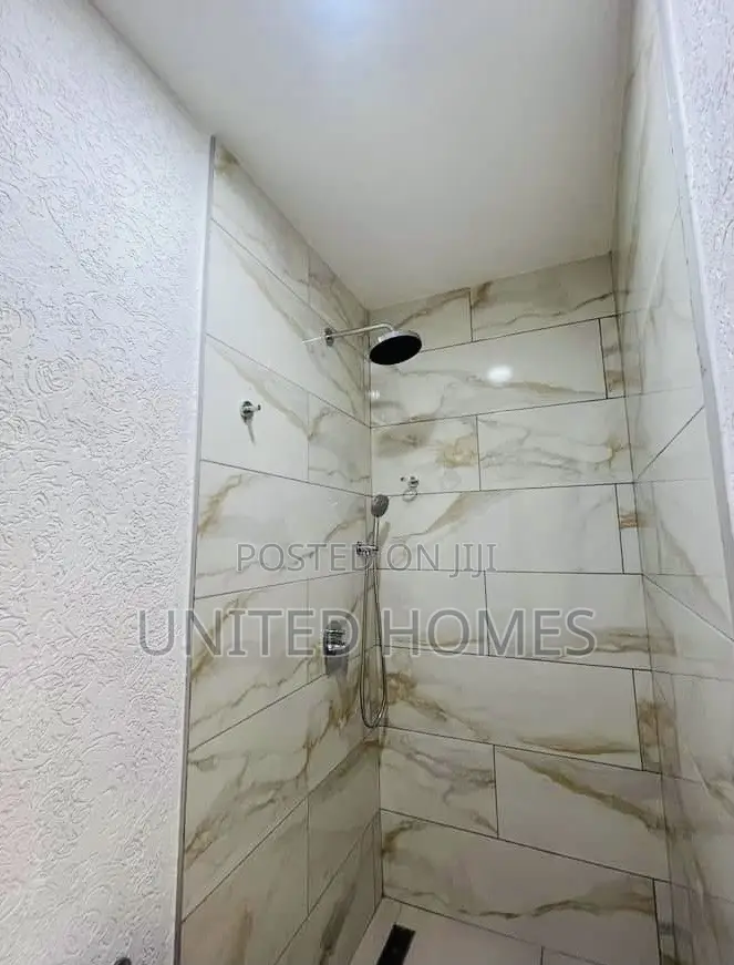 5bdrm House in Airport Residential Area for sale