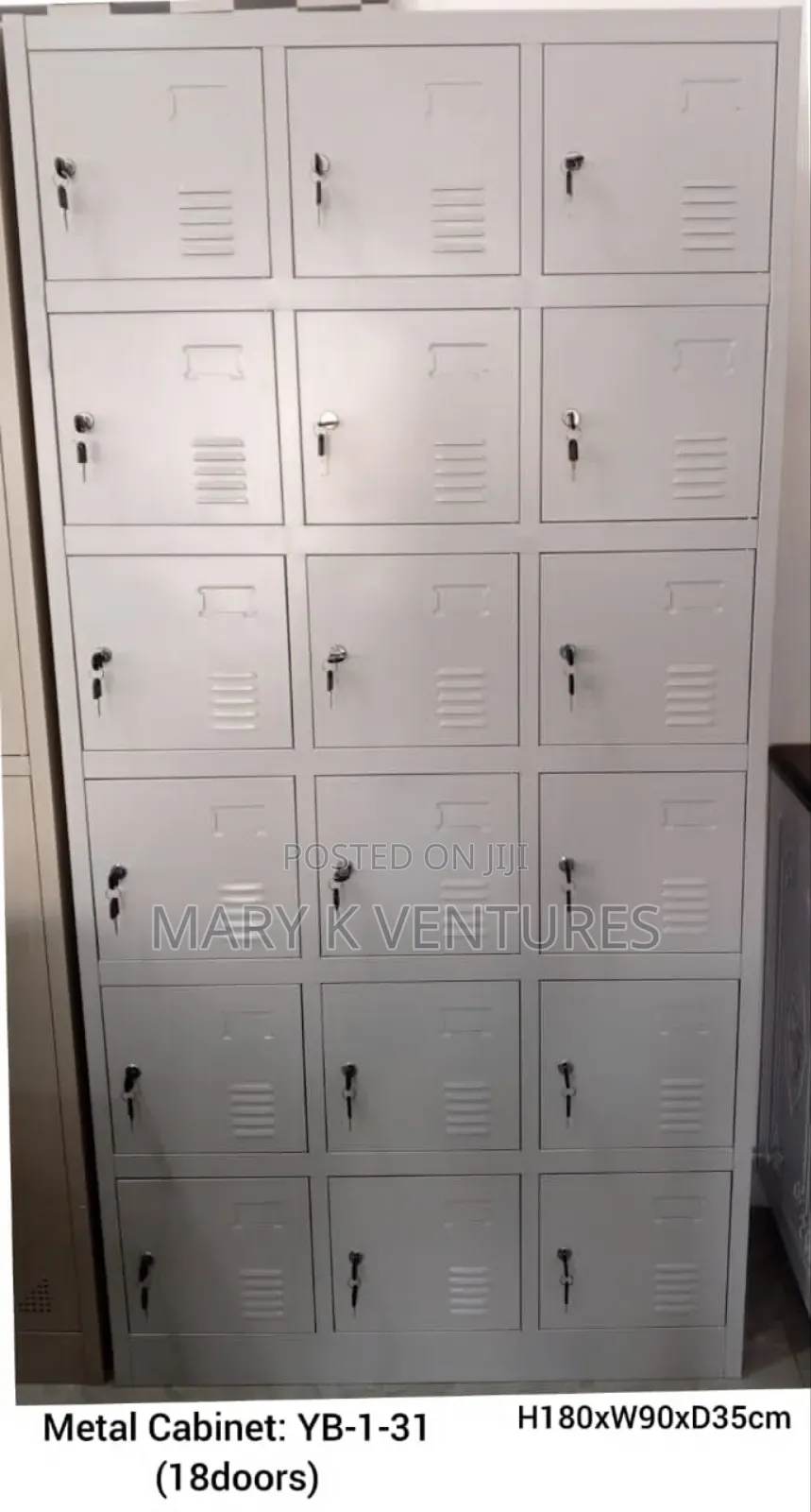 18 Doors Metal Cabinet