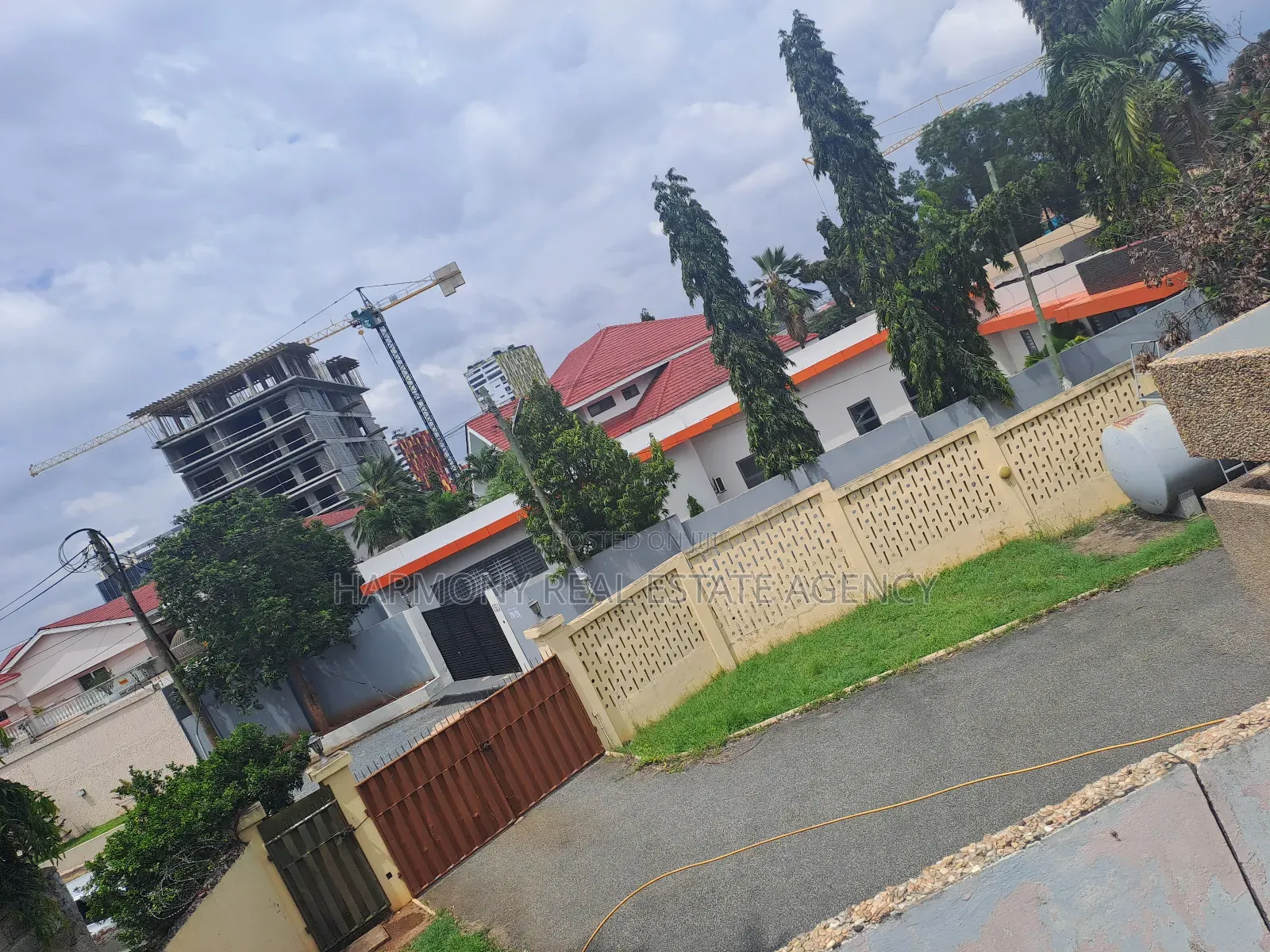 5bdrm House in Airport Residential Area for rent