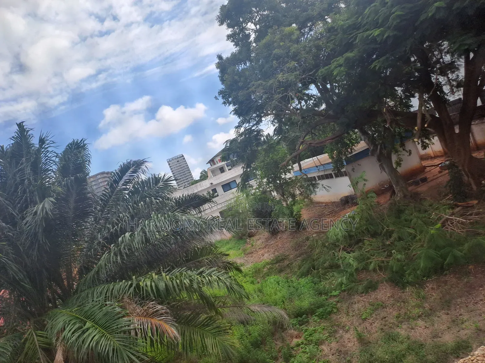 5bdrm House in Airport Residential Area for rent