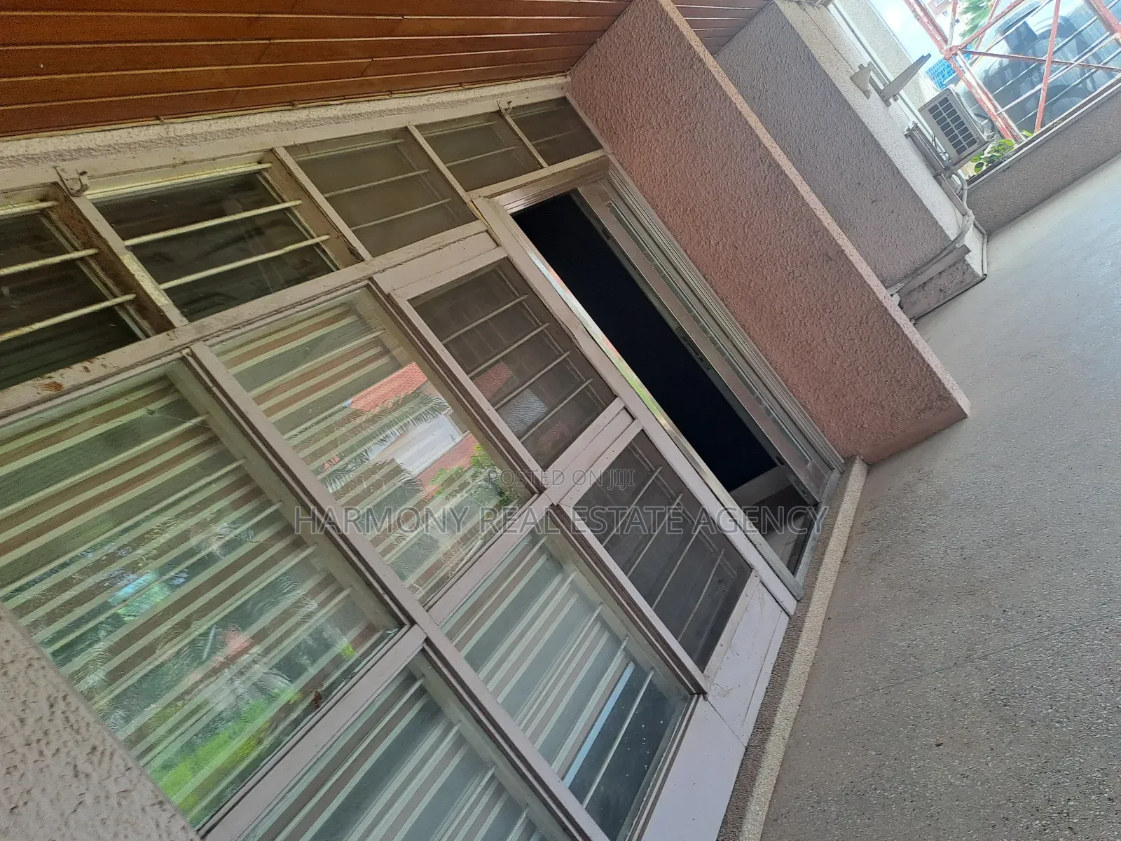 5bdrm House in Airport Residential Area for rent