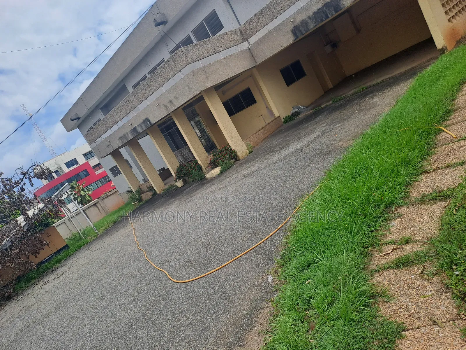 5bdrm House in Airport Residential Area for rent