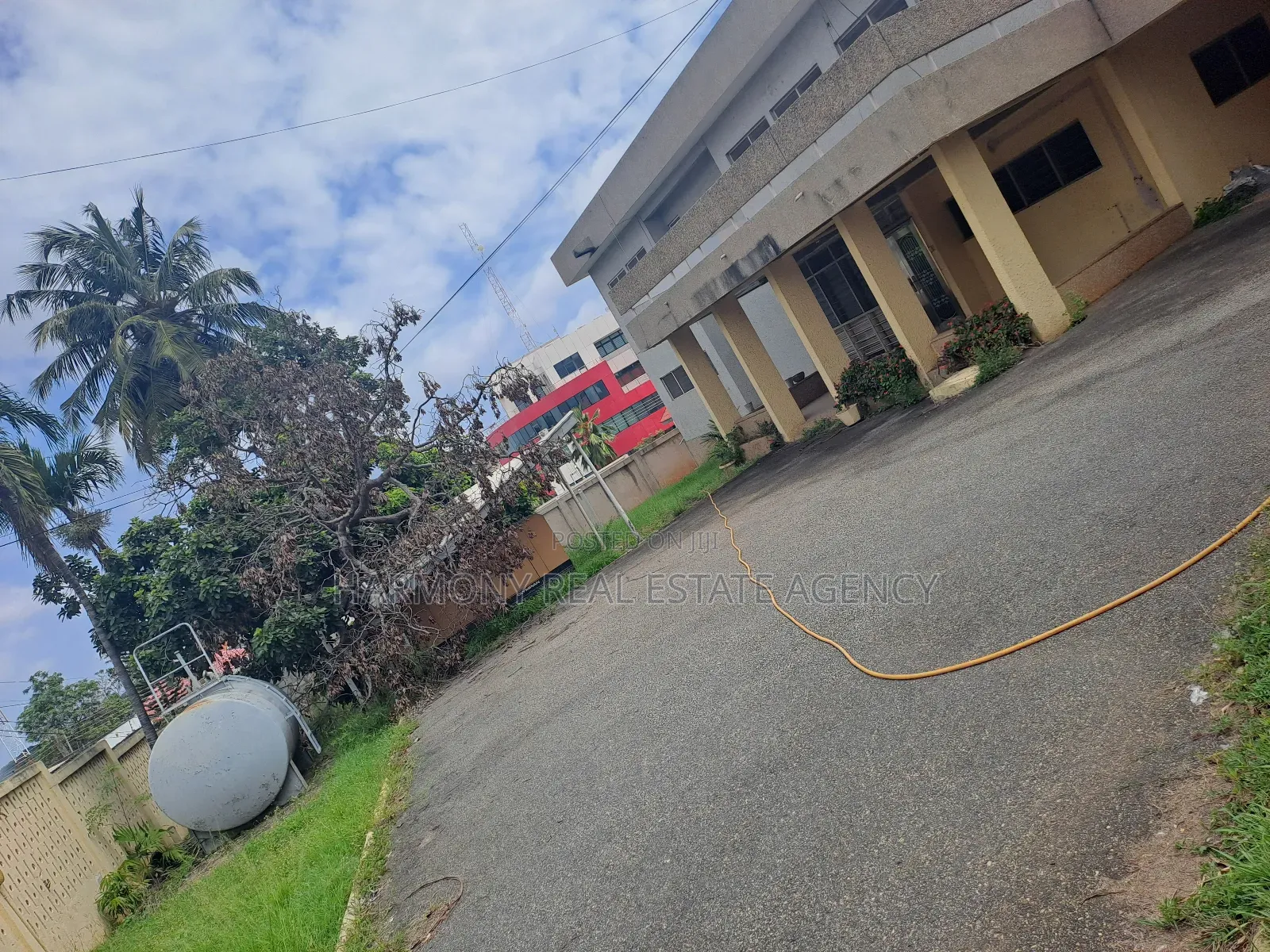 5bdrm House in Airport Residential Area for rent