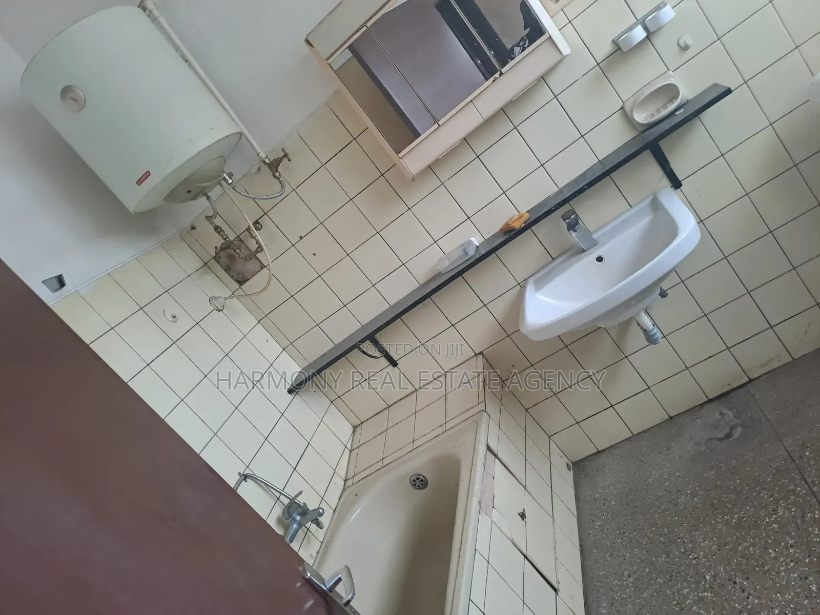 5bdrm House in Airport Residential Area for rent