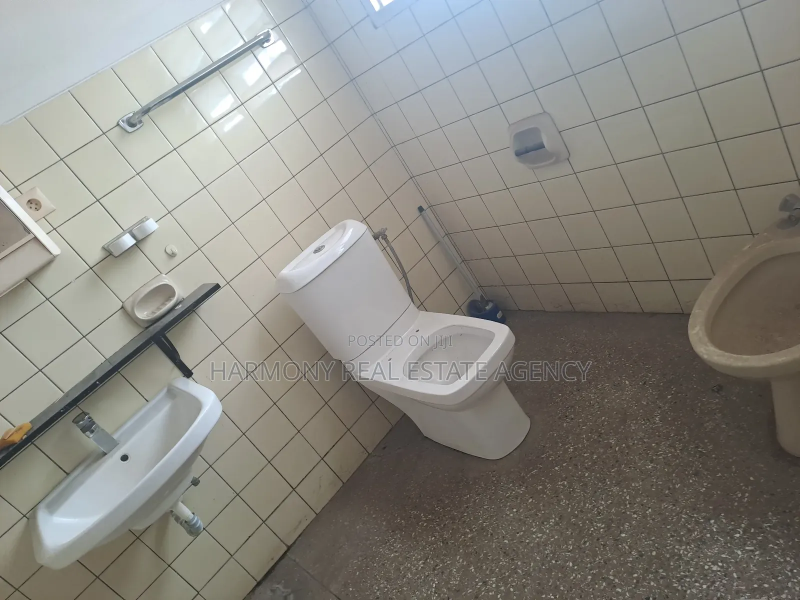 5bdrm House in Airport Residential Area for rent