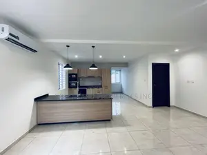 4bdrm House in Lakeside for sale