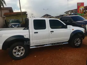 Nissan Hardbody 2013 White